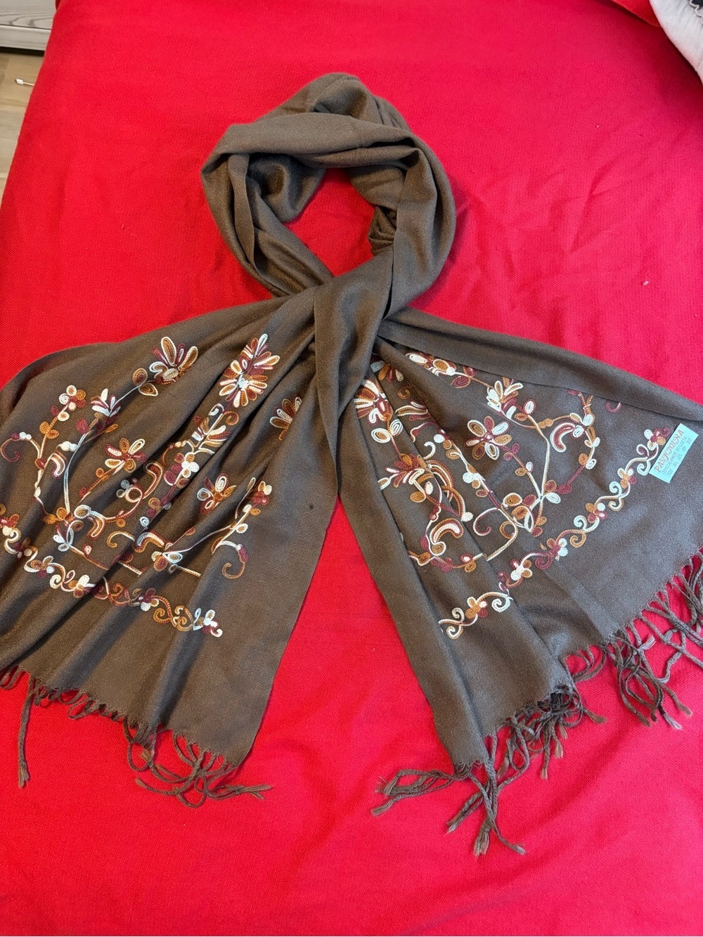 Embroidered Flower 70% Cashmere 30% Seta Pashmina Shawl